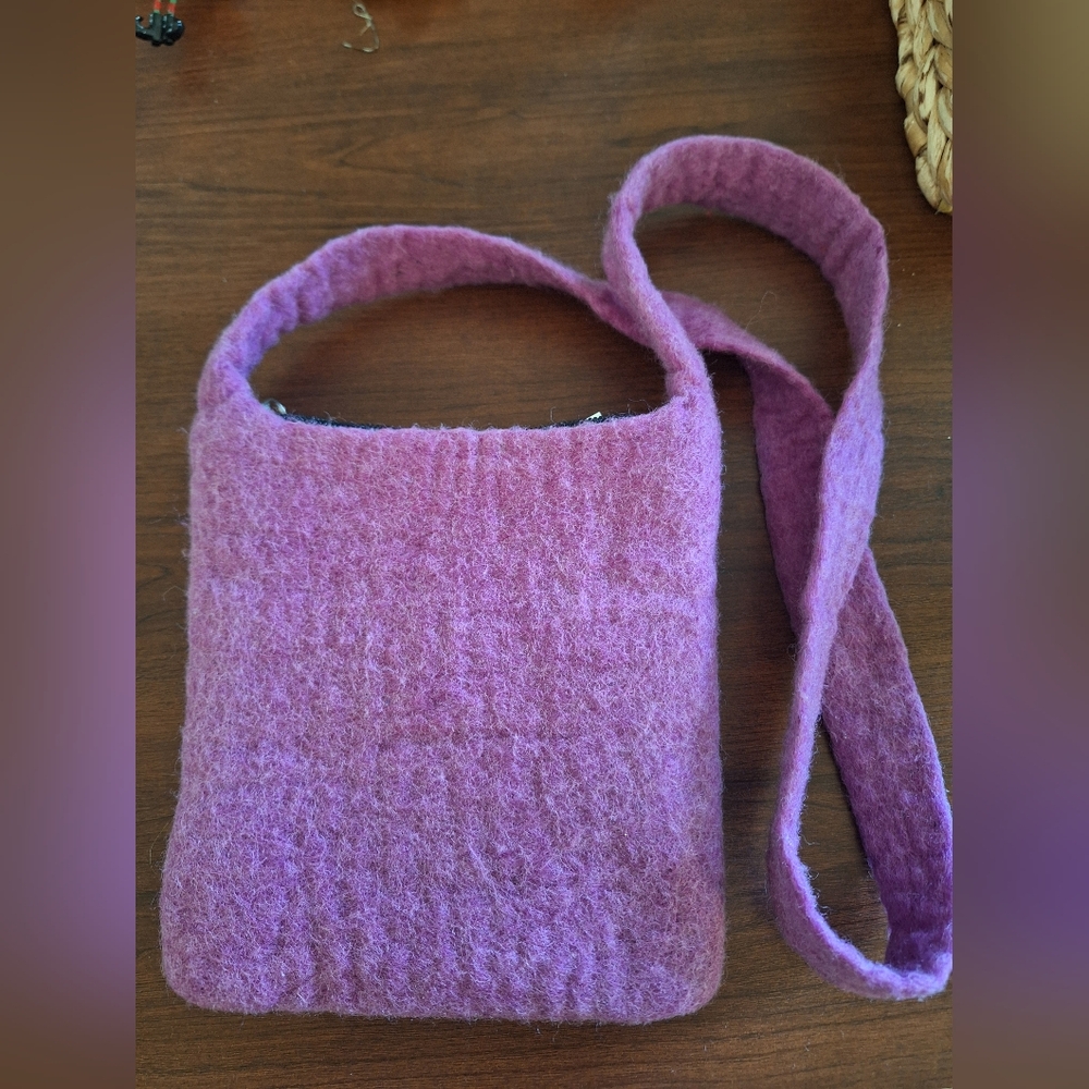 NWOT Himalayan Wool Purple and Multi Colored Felt Flower Bag - Picture 2 of 4